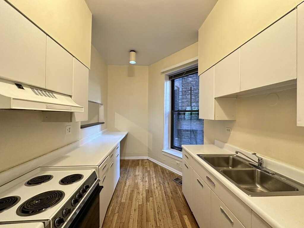 Building Photo - 1430 N Dearborn St