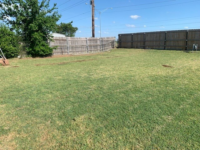1/2 back yard - 6122 SW Summit Ave
