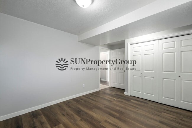 Building Photo - Great Updated Family Home in Excellent Clinton Location!