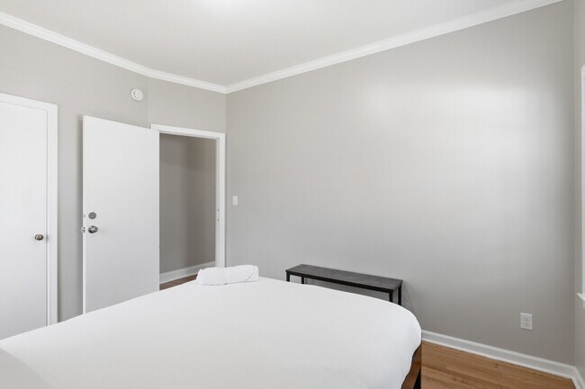 Building Photo - Furnished 10-Bedroom Single-Family Home in Buffalo