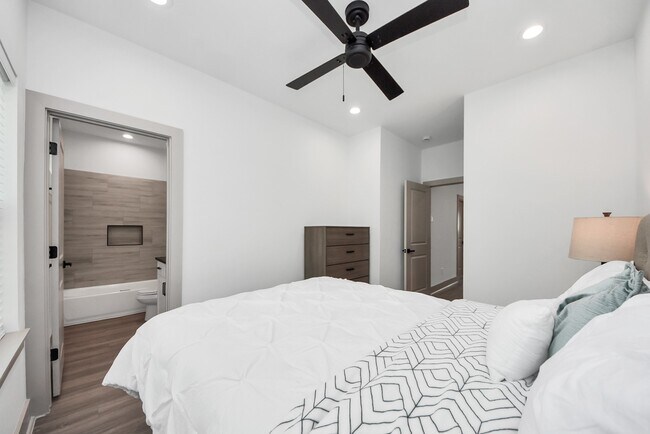 Building Photo - 5318 Kindred Gdn Ln