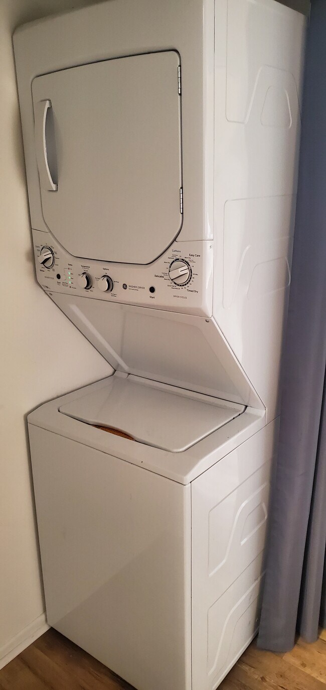 Building Photo - 770 Eastwood Dr