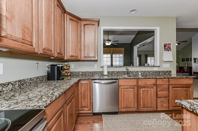 Building Photo - 9625 Sunset Grove Dr