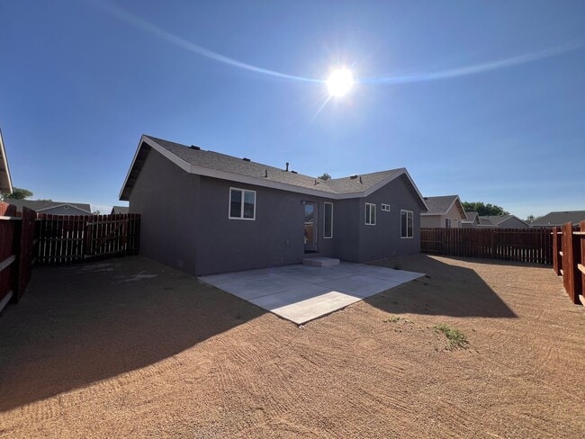 Building Photo - 4 Bedroom 2 Bathroom Fallon Home