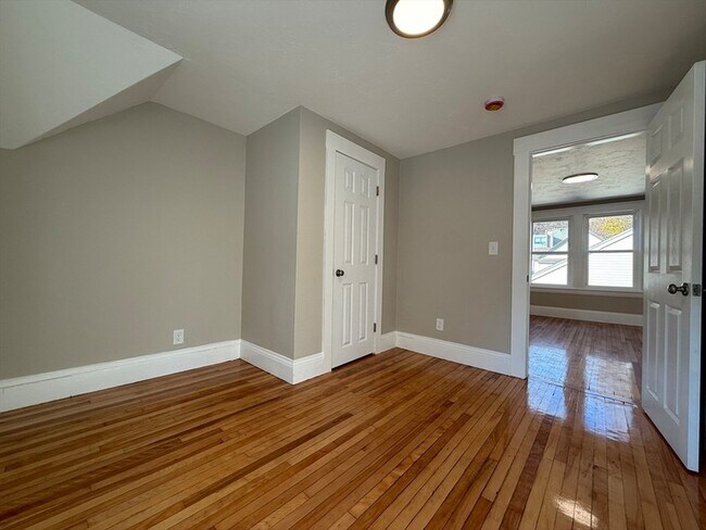 Building Photo - 11 Eureka St