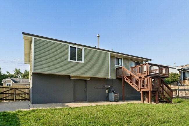 Building Photo - 14022 Virginia St