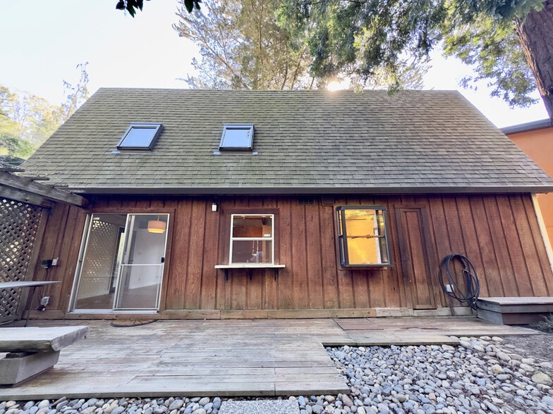 Building Photo - 6583 Valley View Rd