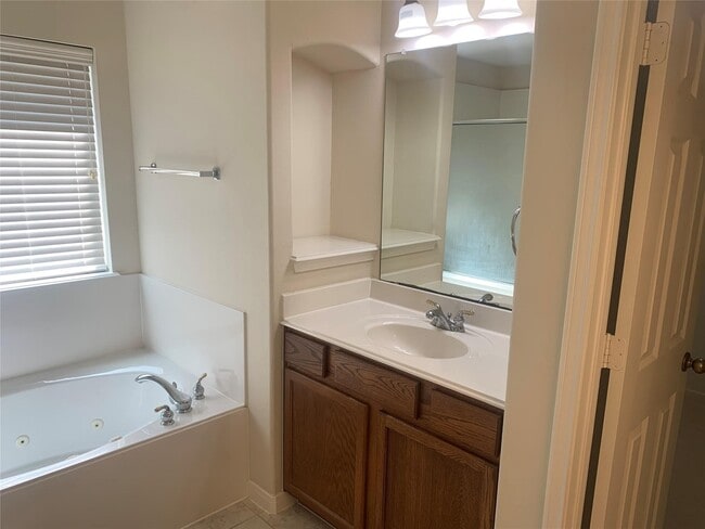 Building Photo - 2621 Tidenhaven Dr