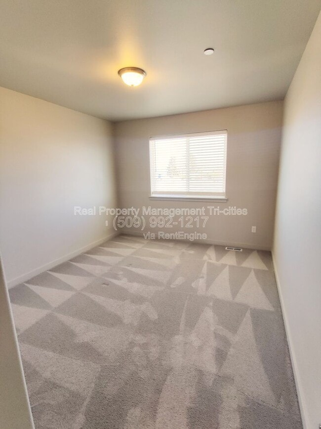 Building Photo - 5748 W Albany Pl