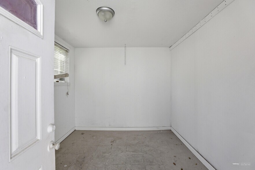 Building Photo - 1056 Hacienda Dr