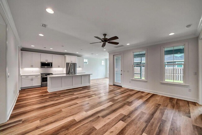 Building Photo - 22 Roundwood Dr