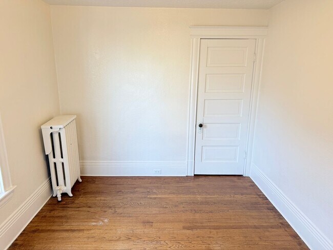 Building Photo - 411 W Washington Ave