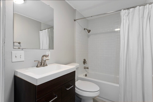 Building Photo - 915 E 29th St