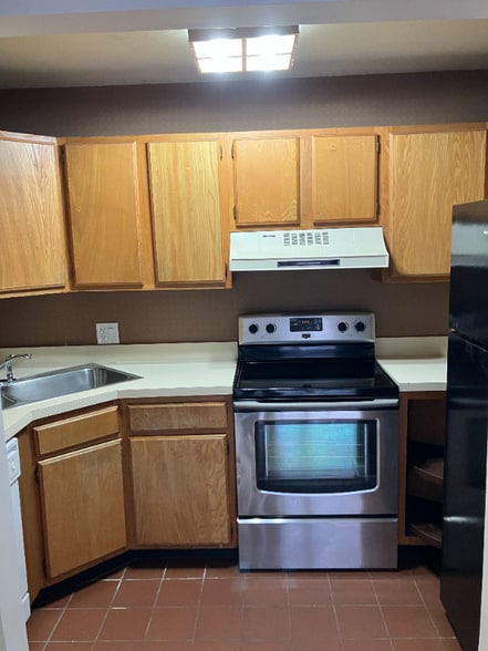 Building Photo - 56 Atwood St