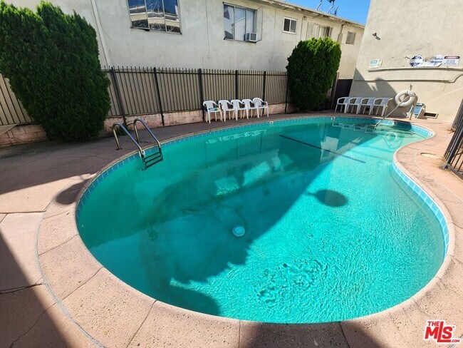 Building Photo - 1732 N Harvard Blvd