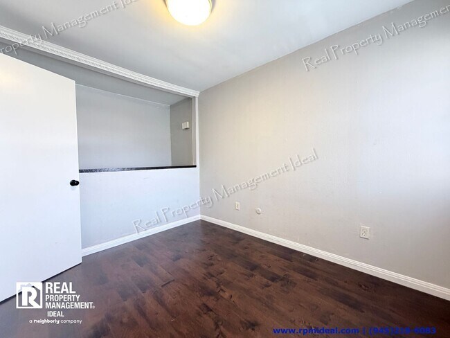 Building Photo - 835 Dublin Dr