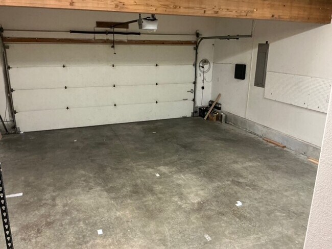 Building Photo - COOPER MOUNTAIN AMAZING VIEW