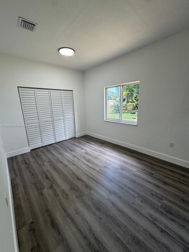 Building Photo - 3039 NW 51st Terrace