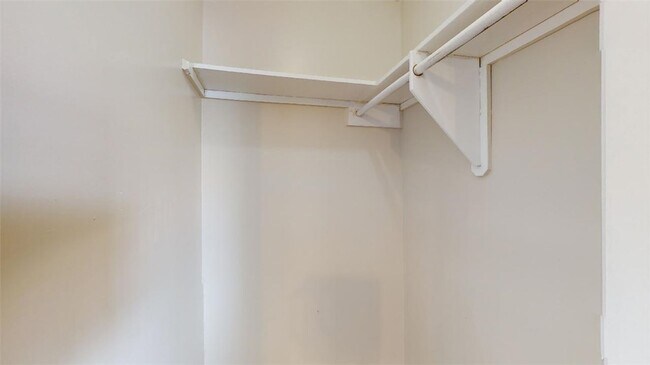 Building Photo - 815 Llano Pl