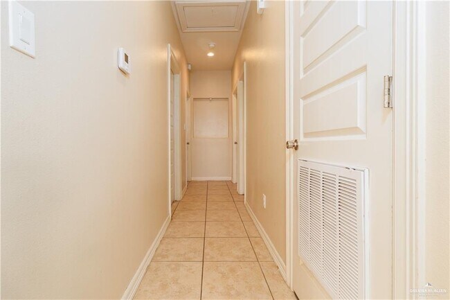 Building Photo - 11 W Garfield Ave