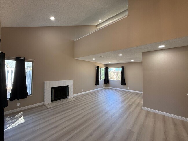 Building Photo - 317 Camino Real Ave