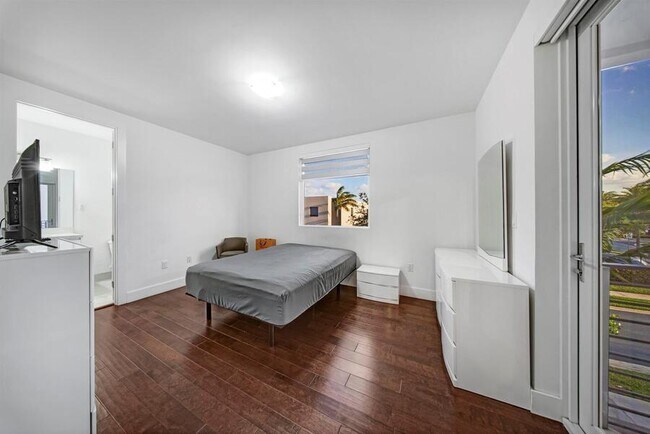 Building Photo - 10081 NW 75th Terrace