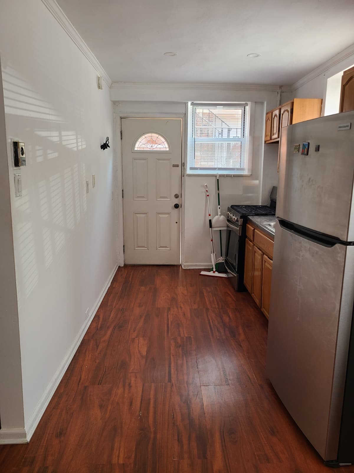 Building Photo - 708 Ave Y