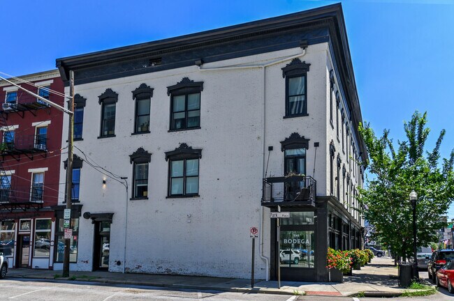 Building Photo - 334 Scott St