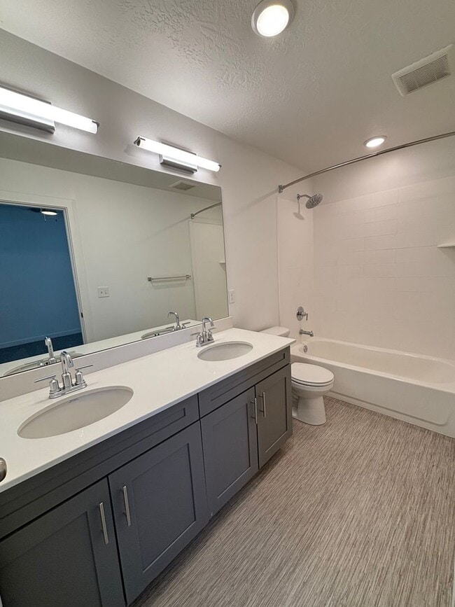 Building Photo - Your Fresh Start Awaits! 4 Weeks Rent Free + $0 Down Deposit OAC | 3 Bed Townhome in South Ogden