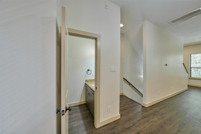 Building Photo - 2422 Navigation Blvd