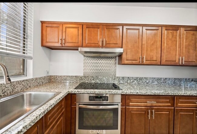 Building Photo - 6979 Palm Ct