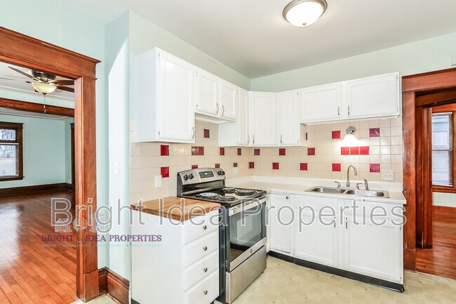 Building Photo - 801 4th St E