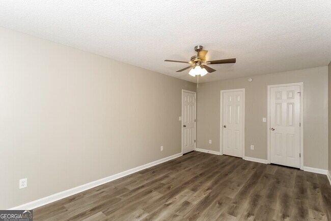 Building Photo - 6154 Highview Dr SE