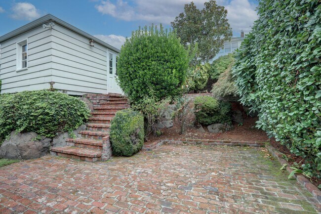 Building Photo - 3856 46th Ave NE