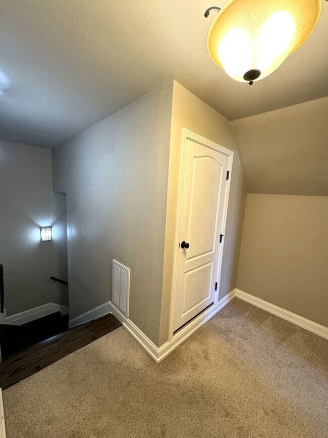 Building Photo - 304 Boulder Dr