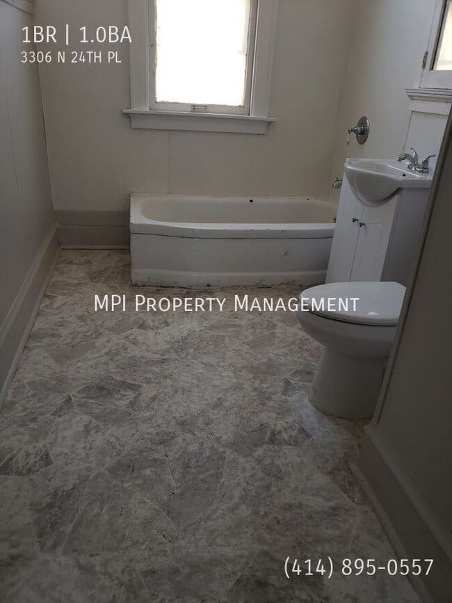 Building Photo - 3306 N 24th Pl