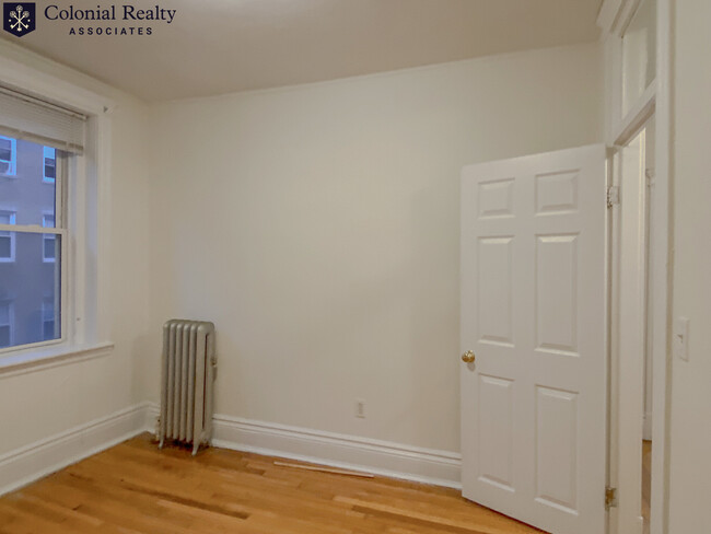 Building Photo - 6 Camelot Ct