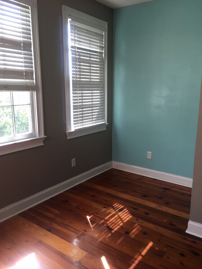 Building Photo - 17 Felix St