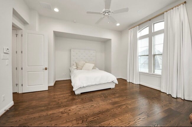 Building Photo - 15623 Broad St