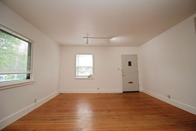 Building Photo - homeg01