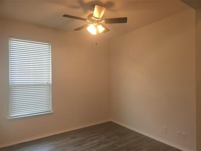 Building Photo - 205 Beech Dr