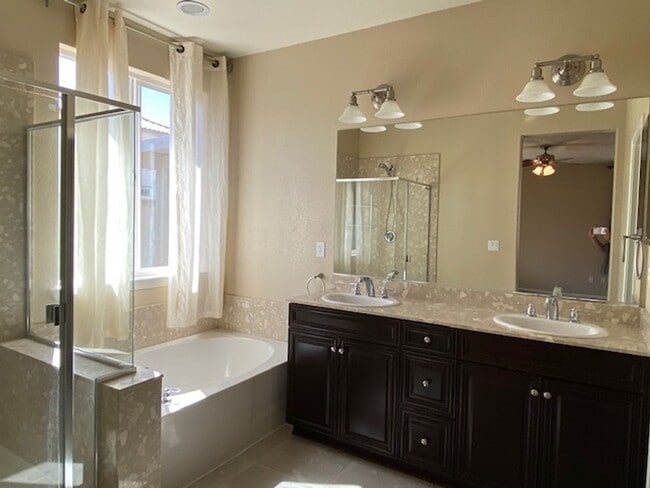 Building Photo - 10729 Amber Falls Dr