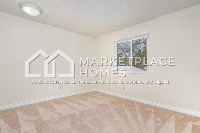 Building Photo - 15917 NE 40th Way