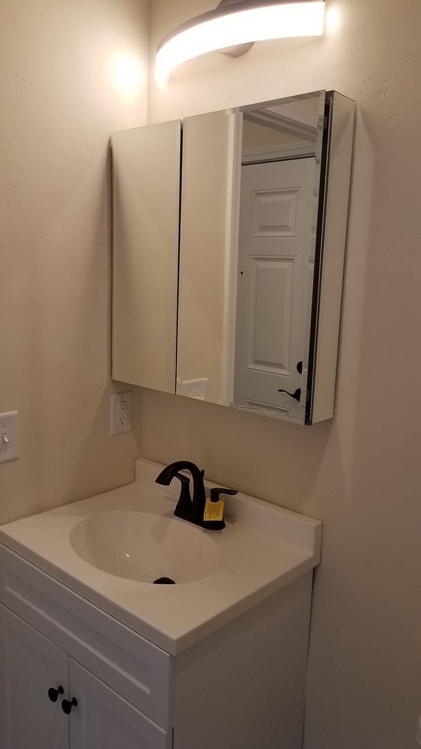 Building Photo - BEAUTIFUL STUDIO NEAR SORORITY ROW!!