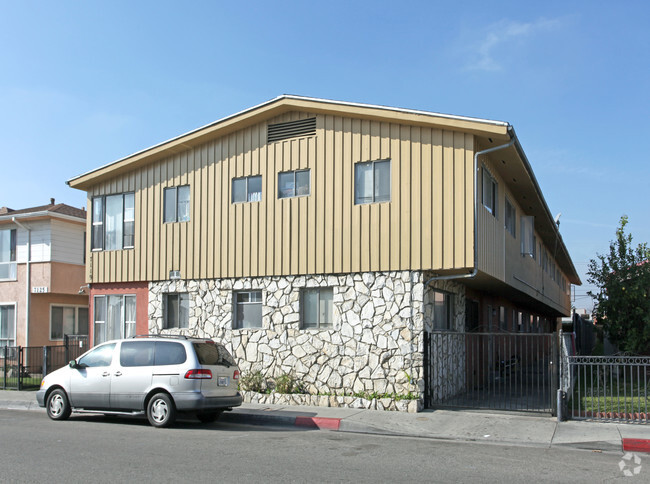 Building Photo - 7119 Mountain View Ave