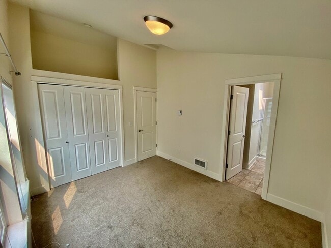 Building Photo - 3Bd/2.5Ba Seattle Townhouse