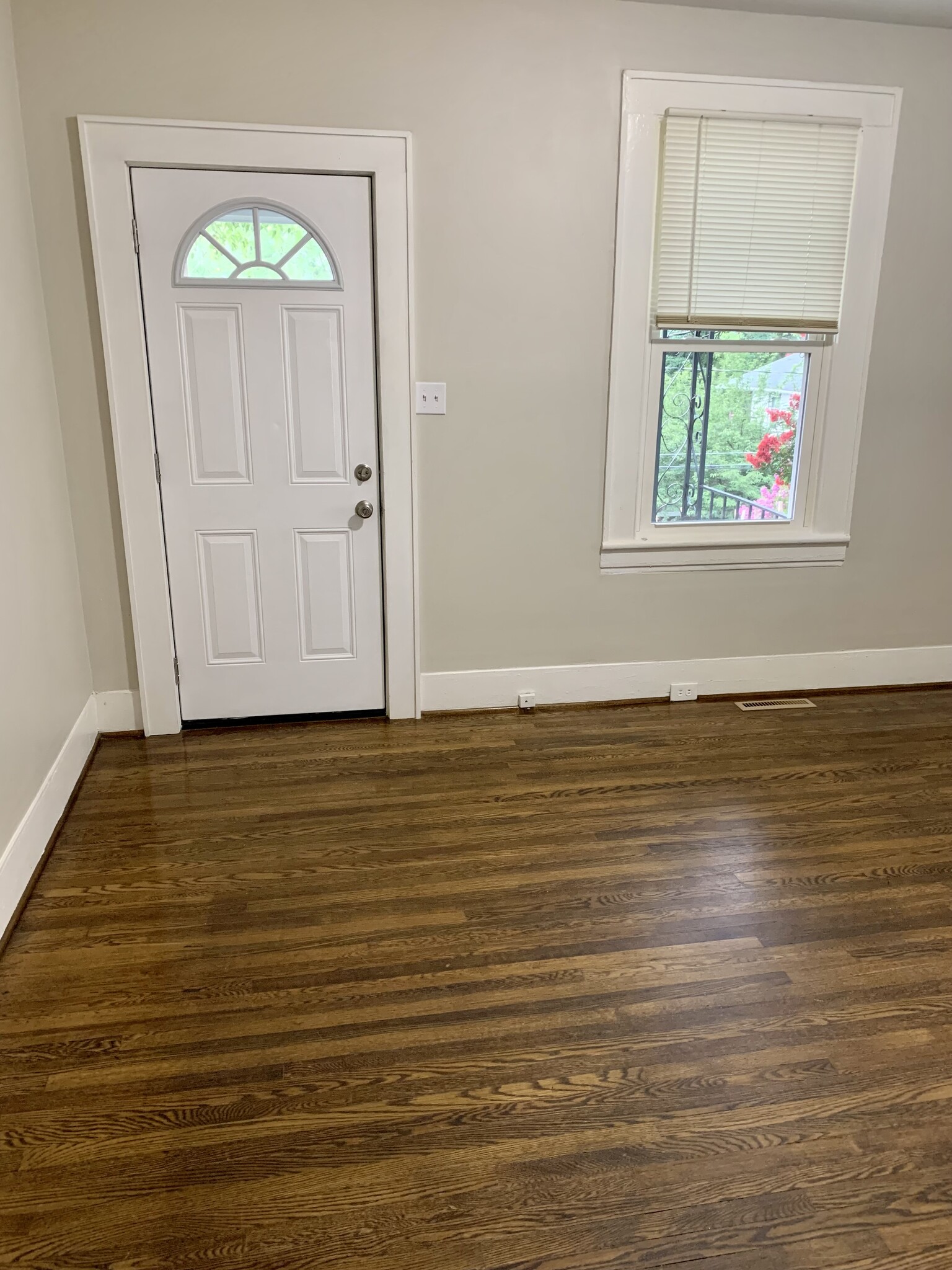 Great room - 1332 Buena Vista Blvd SE