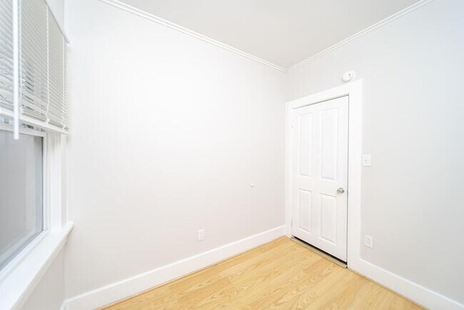 Building Photo - 11 Mann Ave