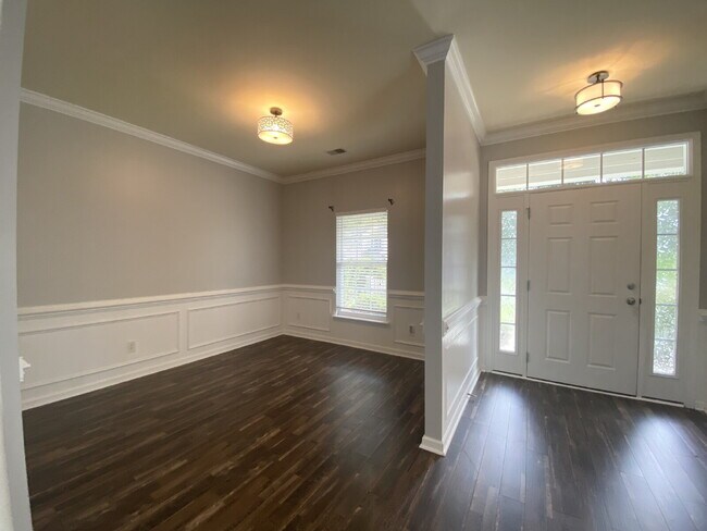Building Photo - Three Bedroom Home with fenced-in Backyard...
