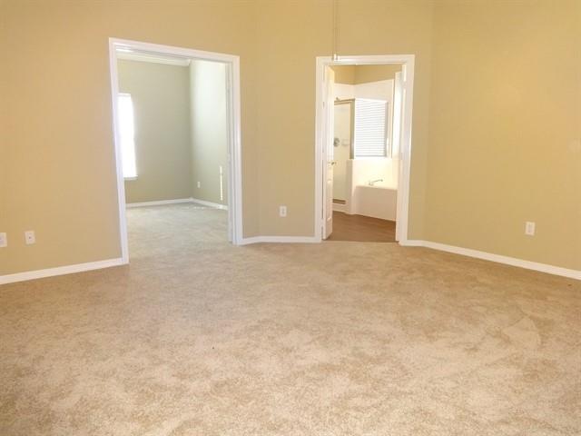 Building Photo - 2225 Highland Hills Dr